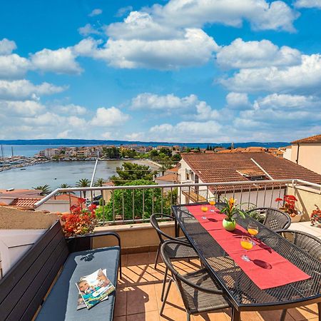 Apartments Iskra Stobreč エクステリア 写真