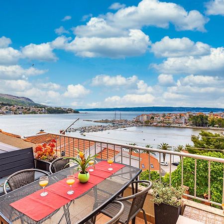 Apartments Iskra Stobreč エクステリア 写真