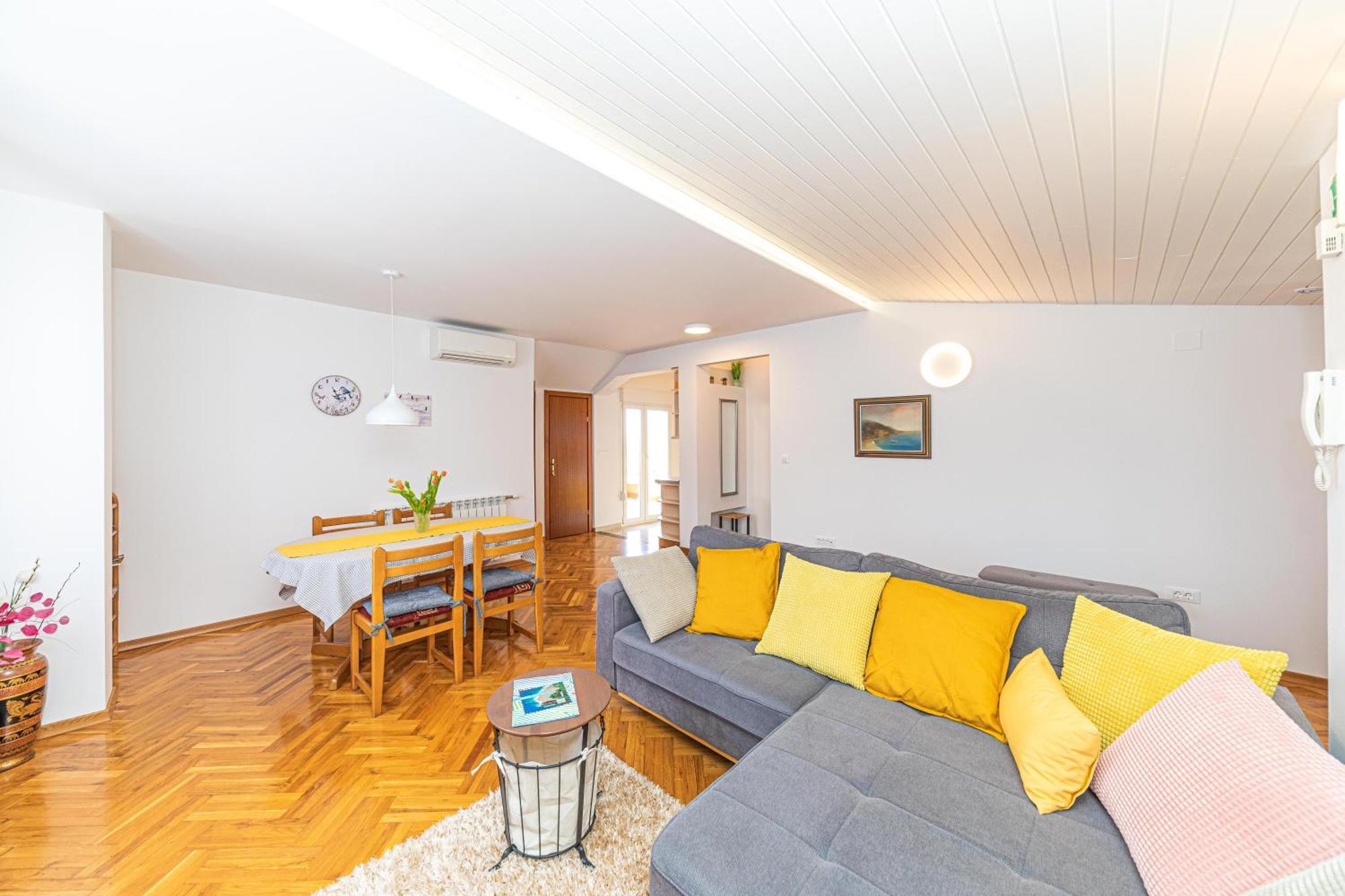 Apartments Iskra Stobreč エクステリア 写真