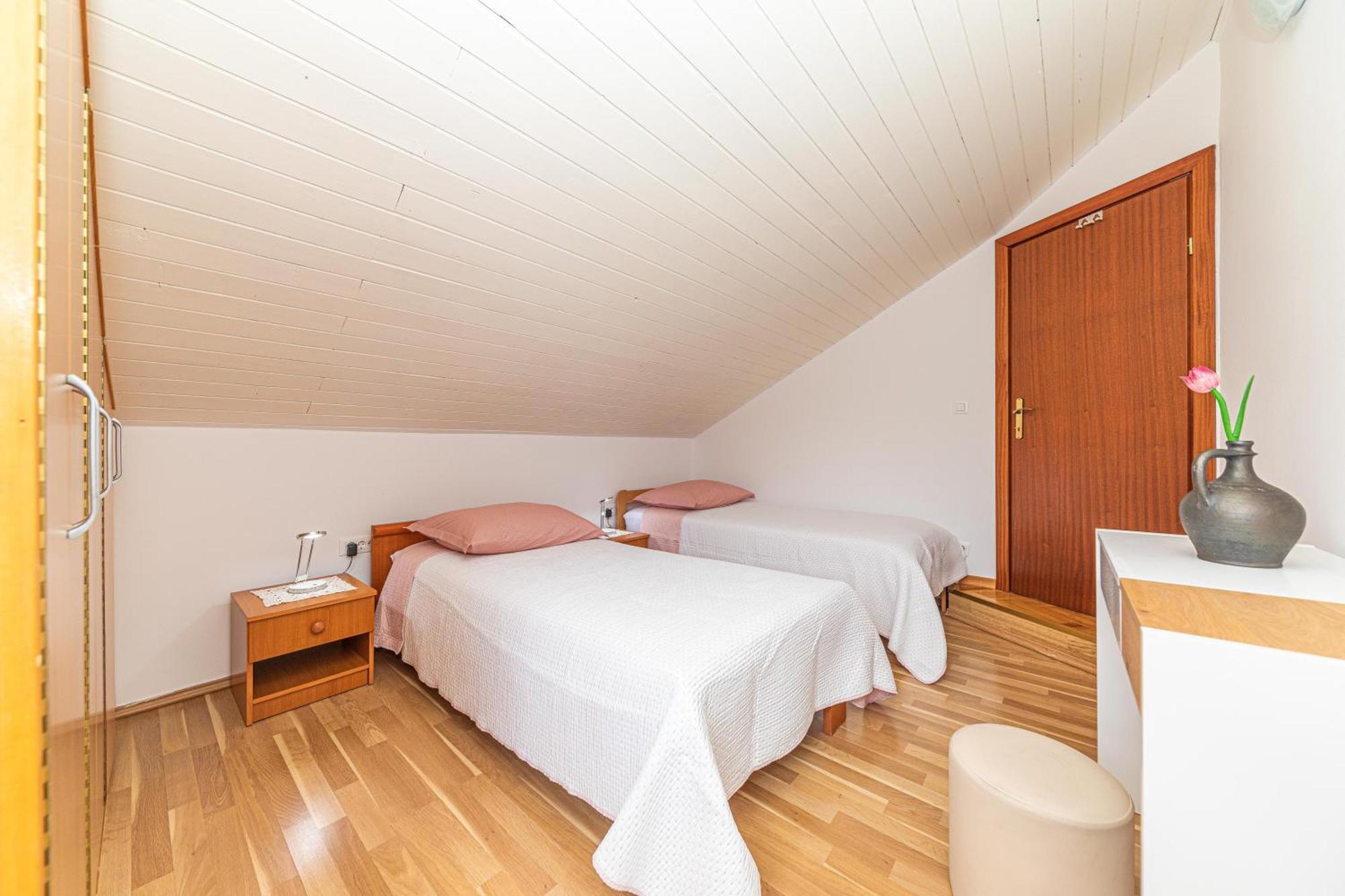 Apartments Iskra Stobreč エクステリア 写真