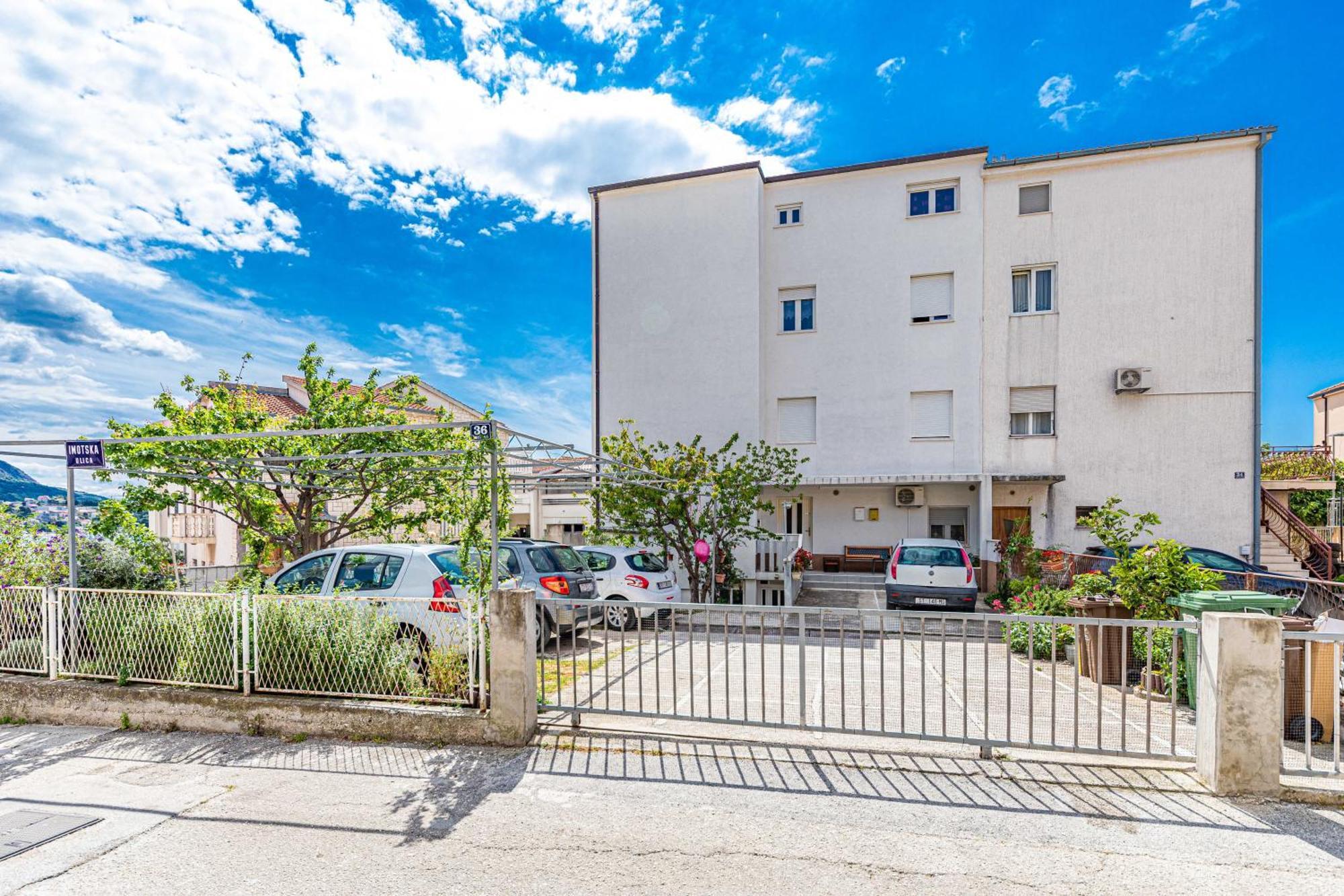 Apartments Iskra Stobreč エクステリア 写真