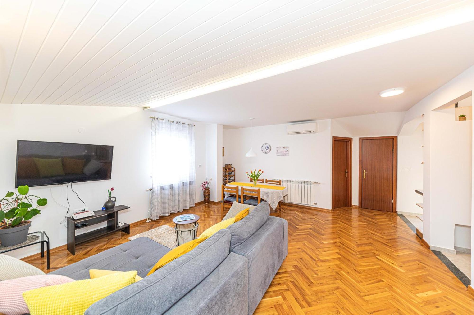 Apartments Iskra Stobreč エクステリア 写真