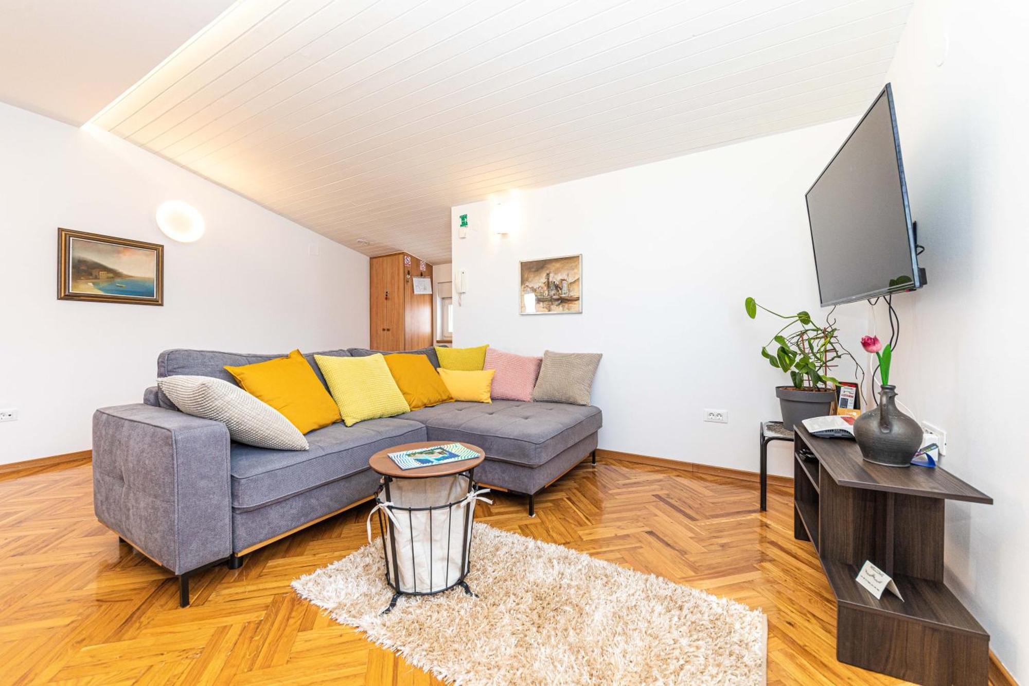 Apartments Iskra Stobreč エクステリア 写真