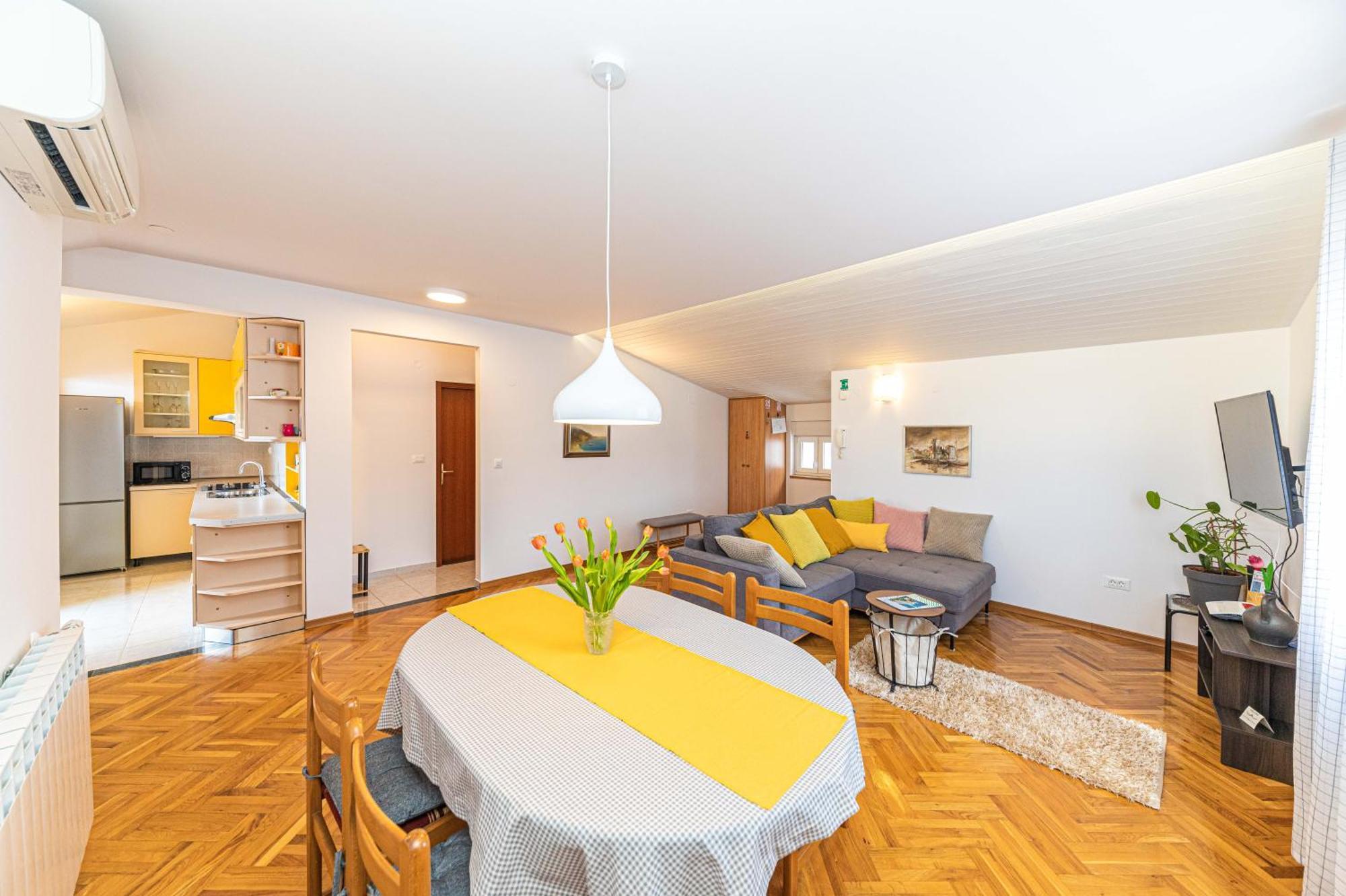 Apartments Iskra Stobreč エクステリア 写真