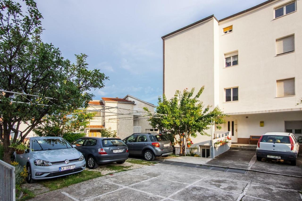 Apartments Iskra Stobreč エクステリア 写真